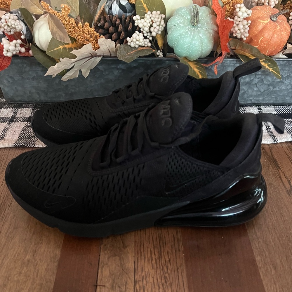 Mens Nike Air 270- All black